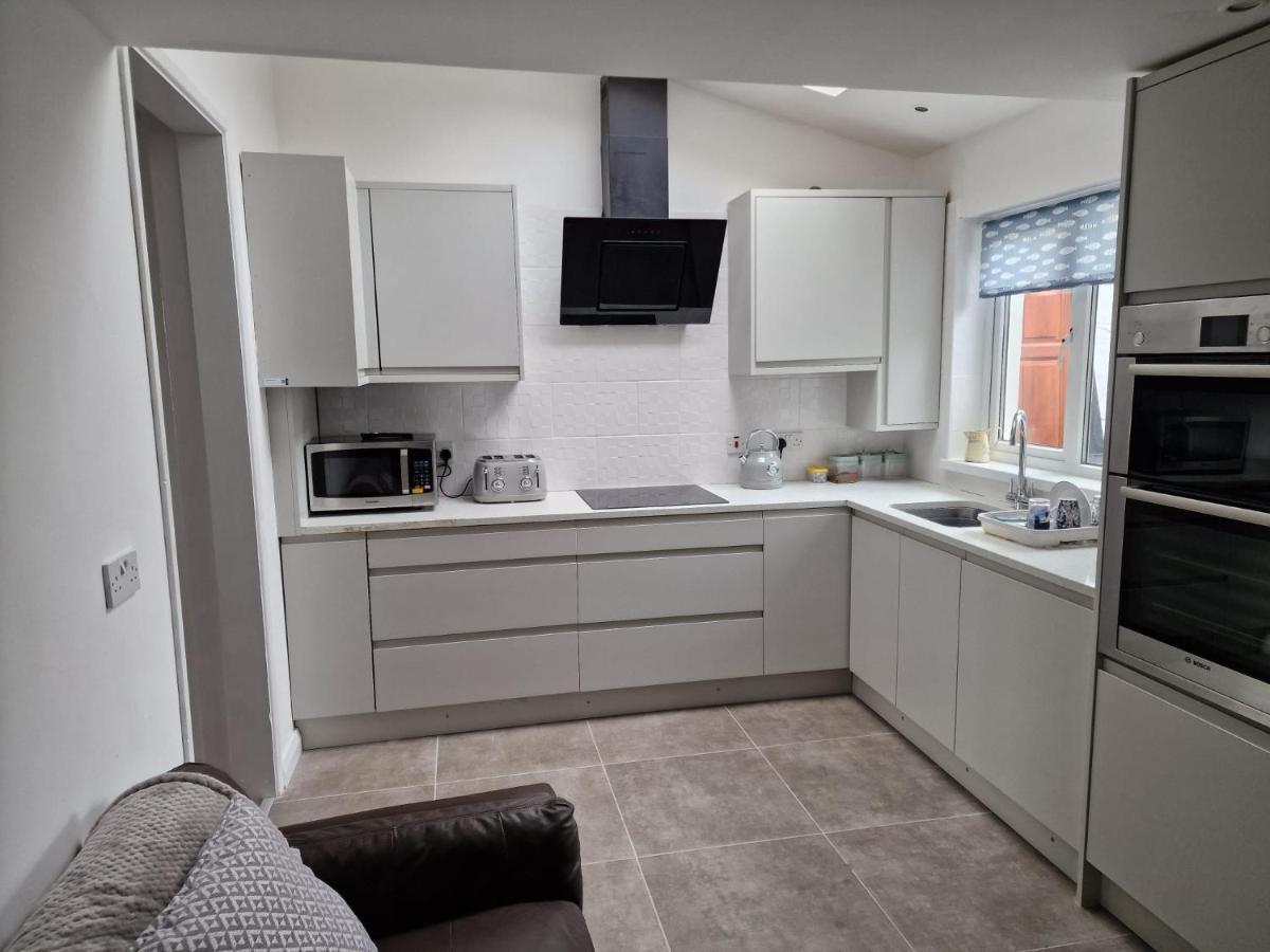 فيلا Enfield Street House Behind Portstewart Promenade With Partial Sea View From Front 3 Bed Sleeps 7 المظهر الخارجي الصورة